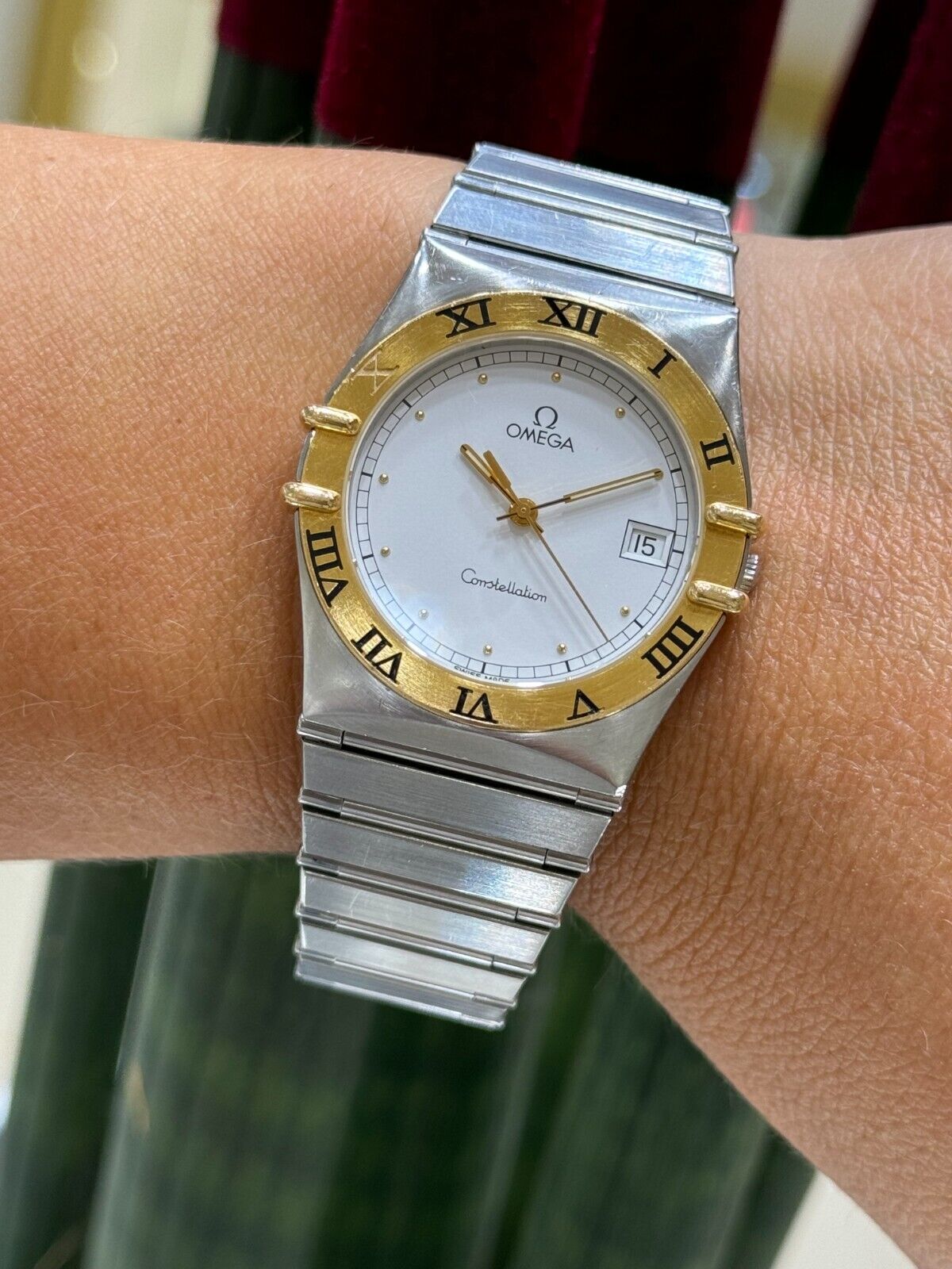Omega Constellation Quartz cal.1438 Date Gold & Steel Unisex Omega Constellation Quartz cal.1438 Date Gold & Steel Unisex