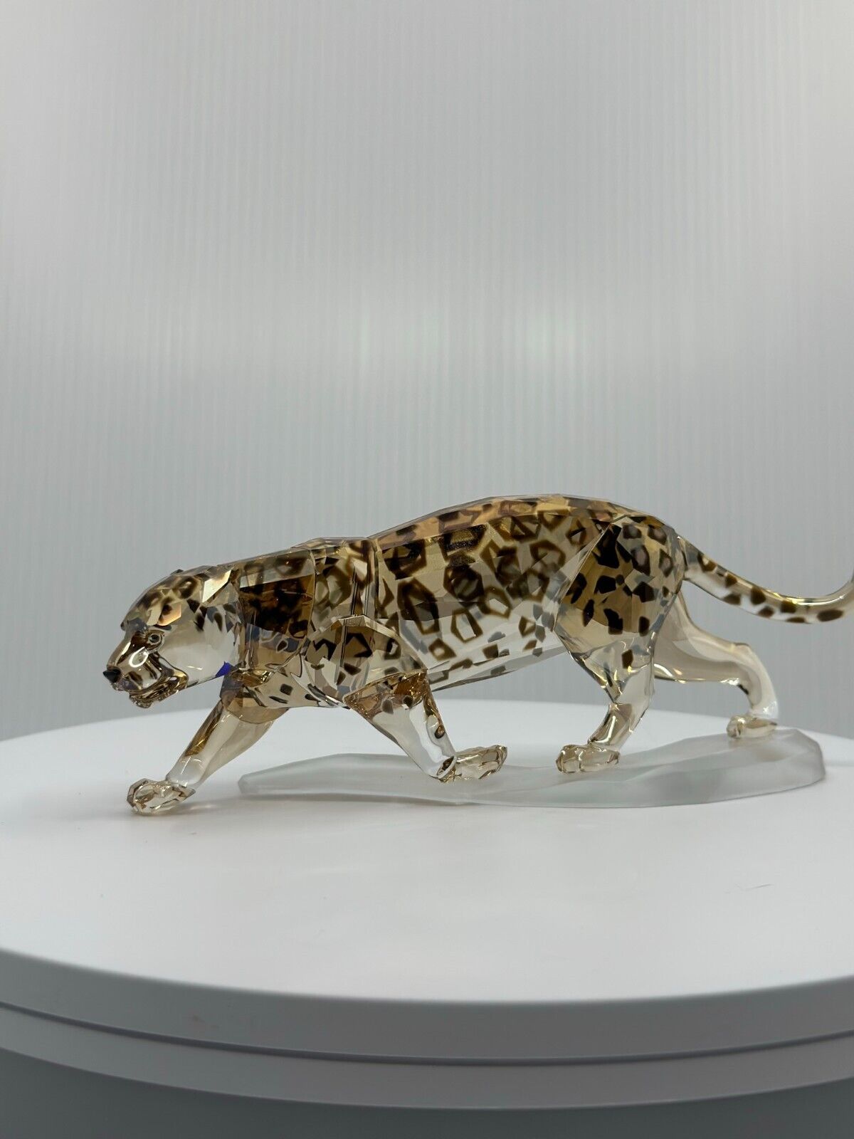 Swarovski Crystal Golden Shine Jaguar 1096796. Retired 2016 Swarovski Crystal Golden Shine Jaguar 1096796. Retired 2016