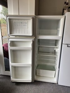 220L Westinghouse Fridge/Freezer | Fridges & Freezers ...