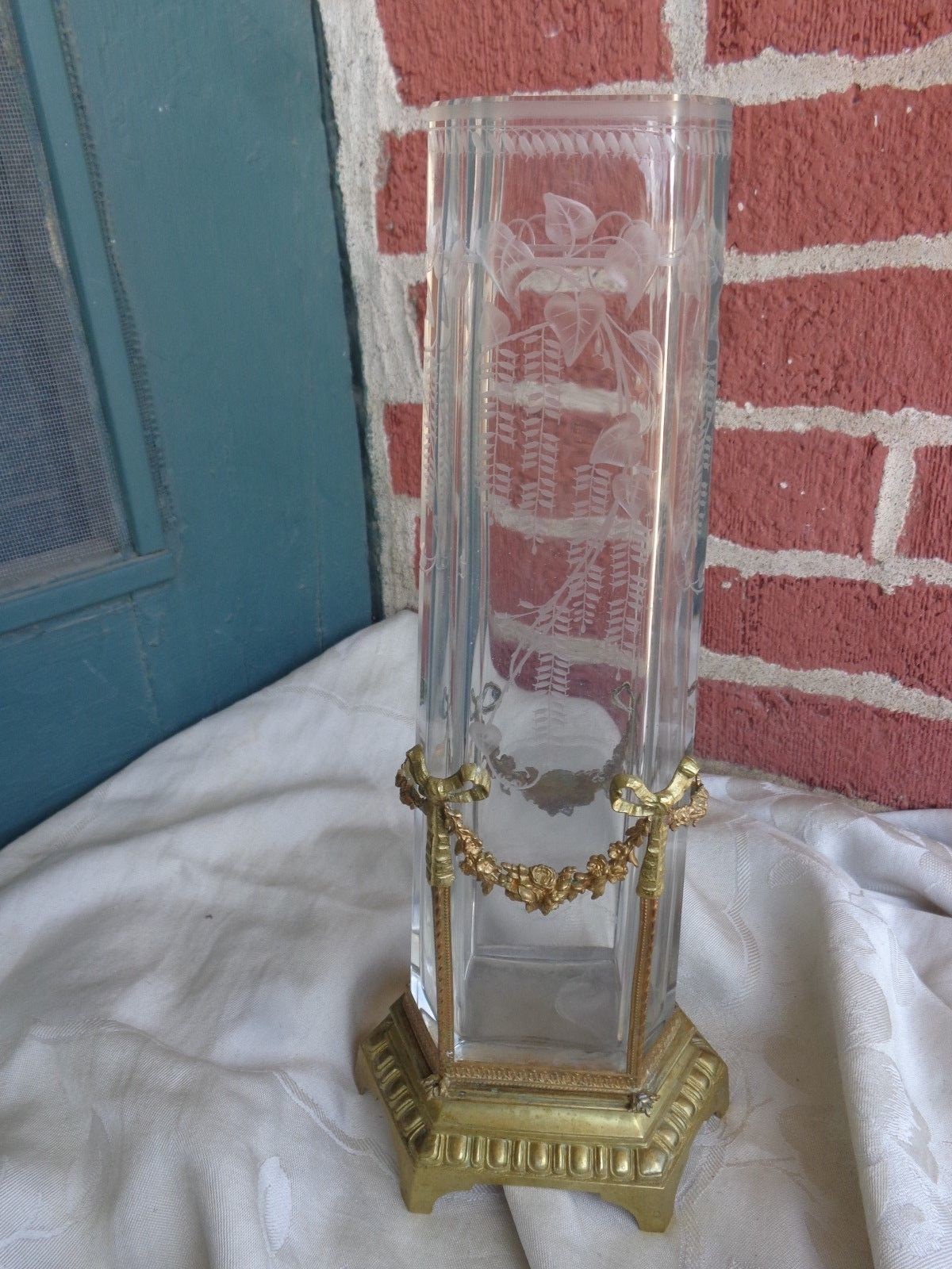 ANTIQUE FRENCH ENGRAVED CRYSTAL GLASS VASE BRONZE DORE ROSE GARLAND MOUNTING