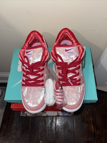 Size 10 - Nike Dunk Low SB x StrangeLove Valentines Day