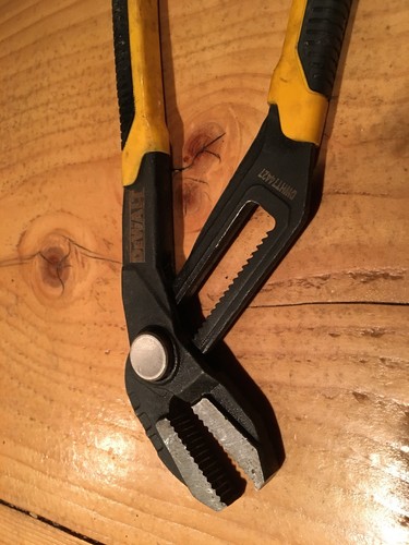 DeWALT DWHT74427 10-Inch Non-Pinching Push Lock Wide Straight Jaw Pliers