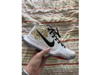 kyrie 3 mom gold