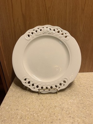 White Open Lace Cut Out Berries / Grapes Dinner Plate Italy