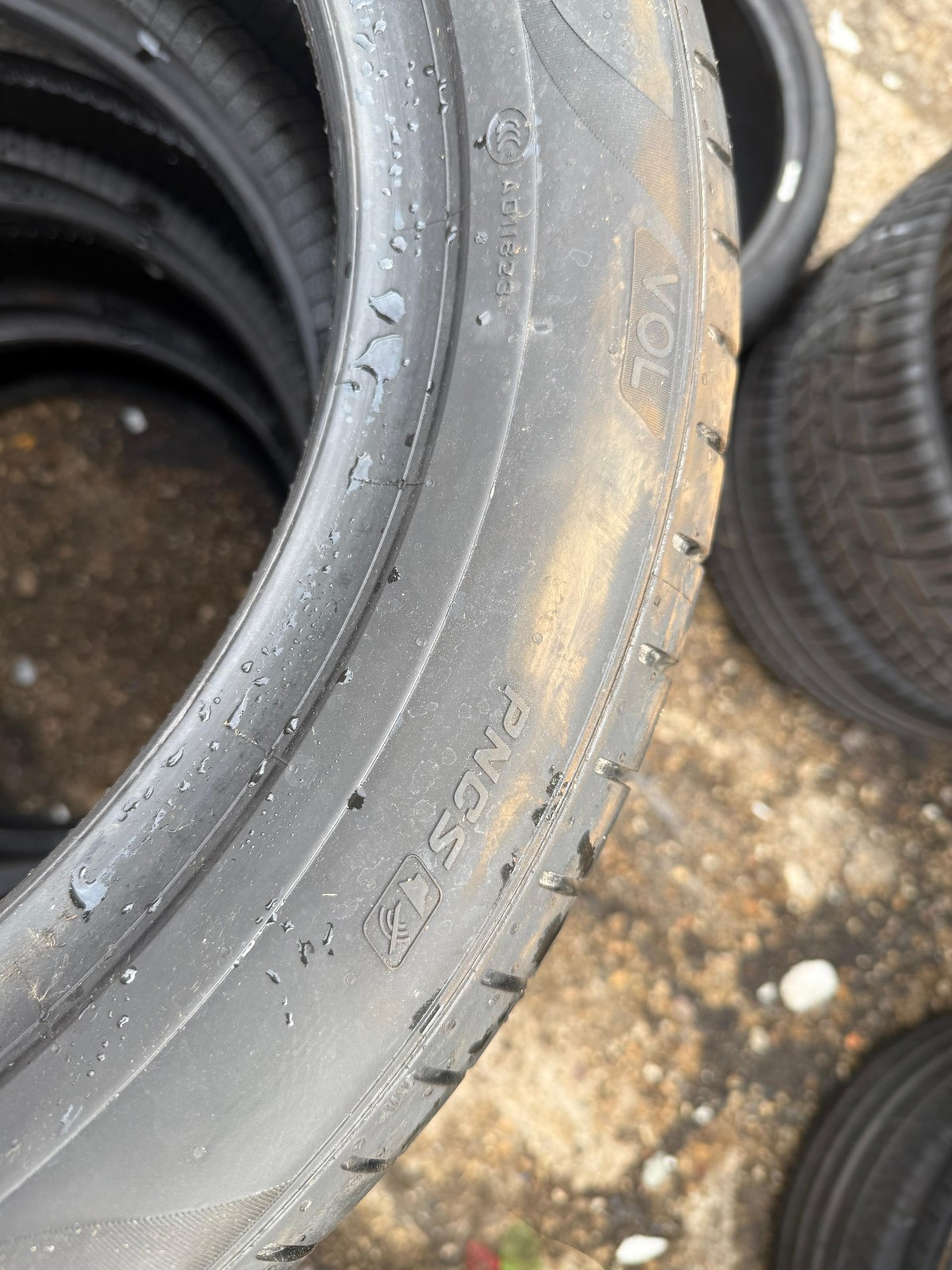 New 235 50 19 Pirelli, P Zero, VOL, PNCS, 103V, x1 Tyre (F1_tyres) YD147