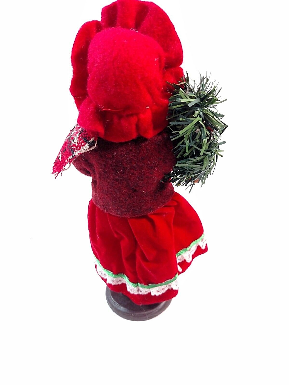 Vintage Caroler - Girl - With Wreath - Byers ? 9