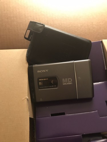 SONY MDS-JE320 HOME RECORDING MINI DISC DECK W/ SONY MZ-E40 -BUNDLE -USED IN BOX