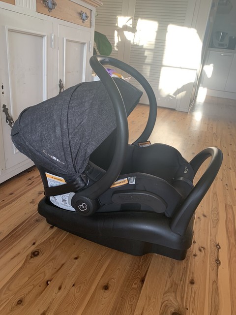 maxi cosi capsule and base
