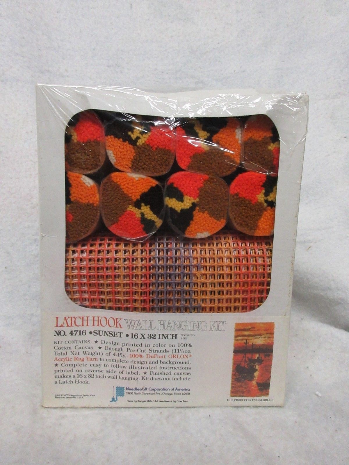 VTG WONDERART 1970's LATCH HOOK WALL HANGING KIT SUNSET BOATS LAKE SUNSET 16X32”
