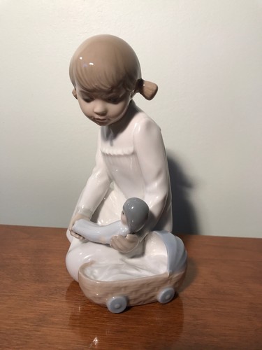 Zaphir Figurine Made in Spain Girl with Doll #11418 #564 Lladro Pigtails