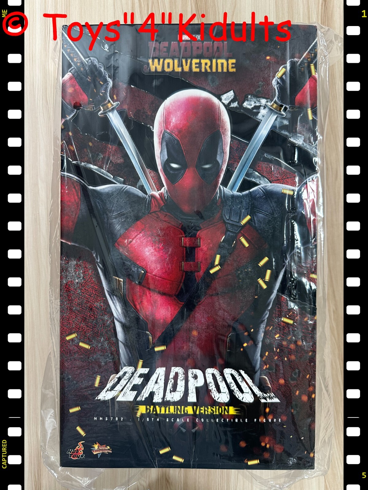 トップス Deadpool Pop! Deadpool with Swords | Funko