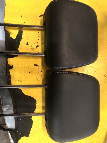 2017 SUBARU CROSSTREK FRONT SEAT HEAD REST Set   Leather OEM