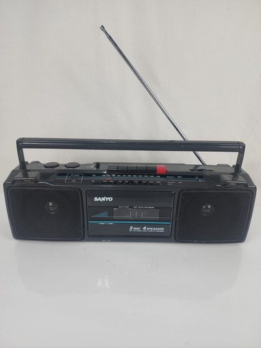 sanyo ② Vintage Sanyo M7024A Boombox AM/FM Cassette 2 way 4 Speakers