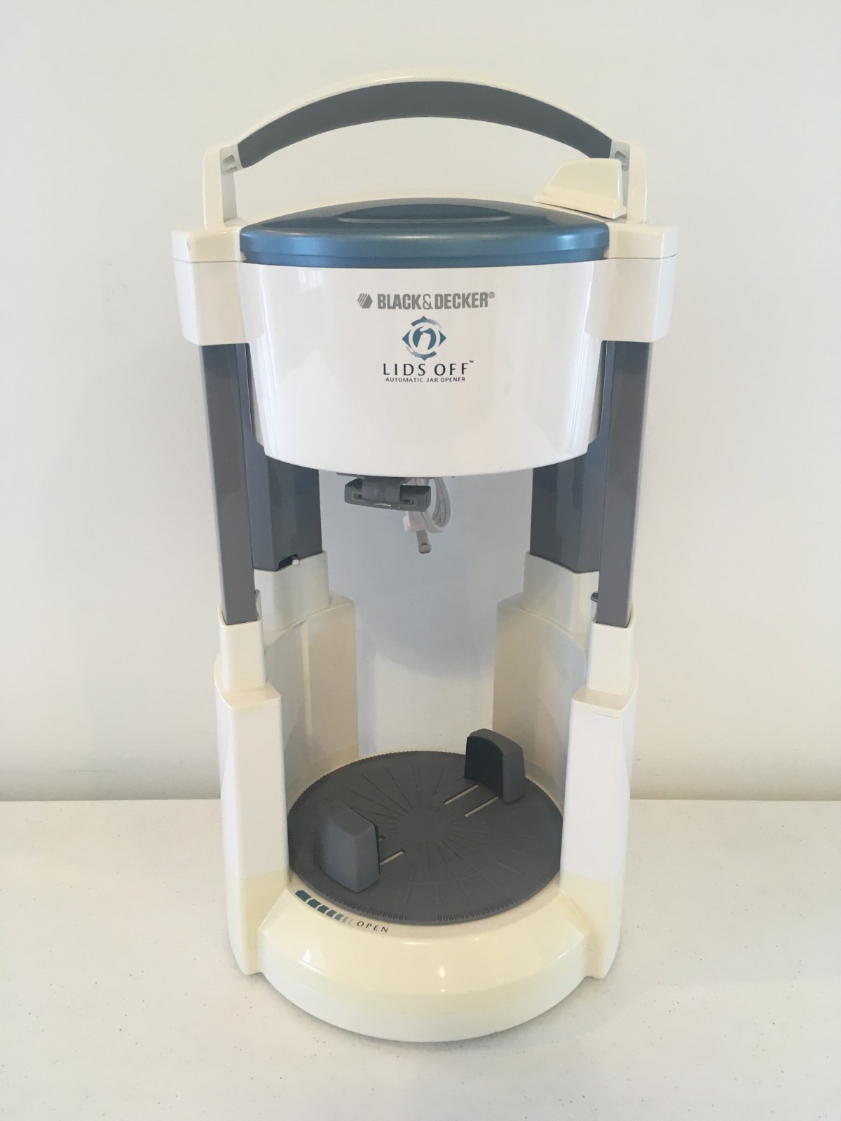 White Black & Decker LIDS OFF Automatic 100W Electric Jar Opener Model JW200