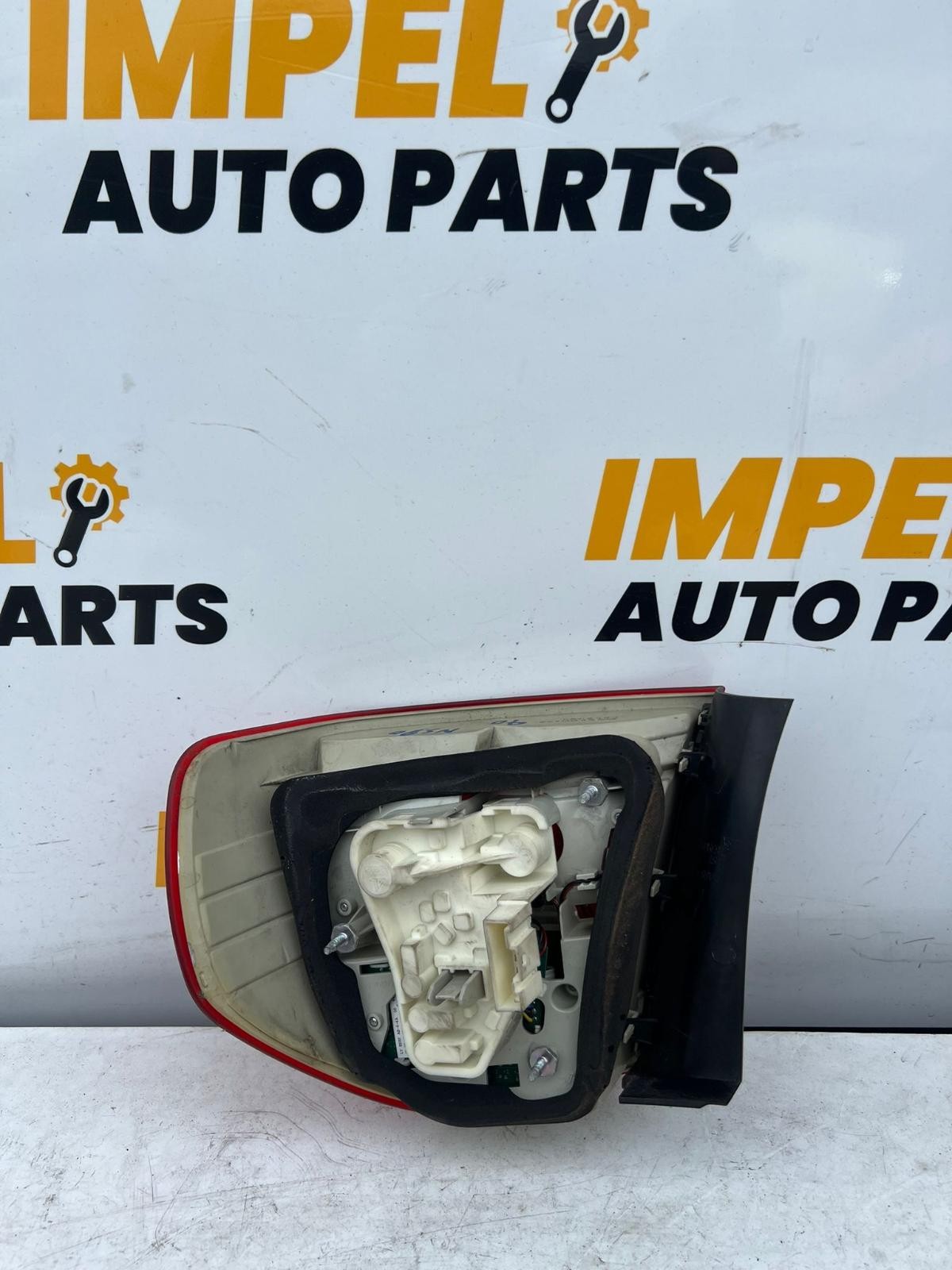 2010 Bmw 3 Series E90 11/2008-01/2012 LEFT TAILLIGHT LED TYPE SEDAN image 2