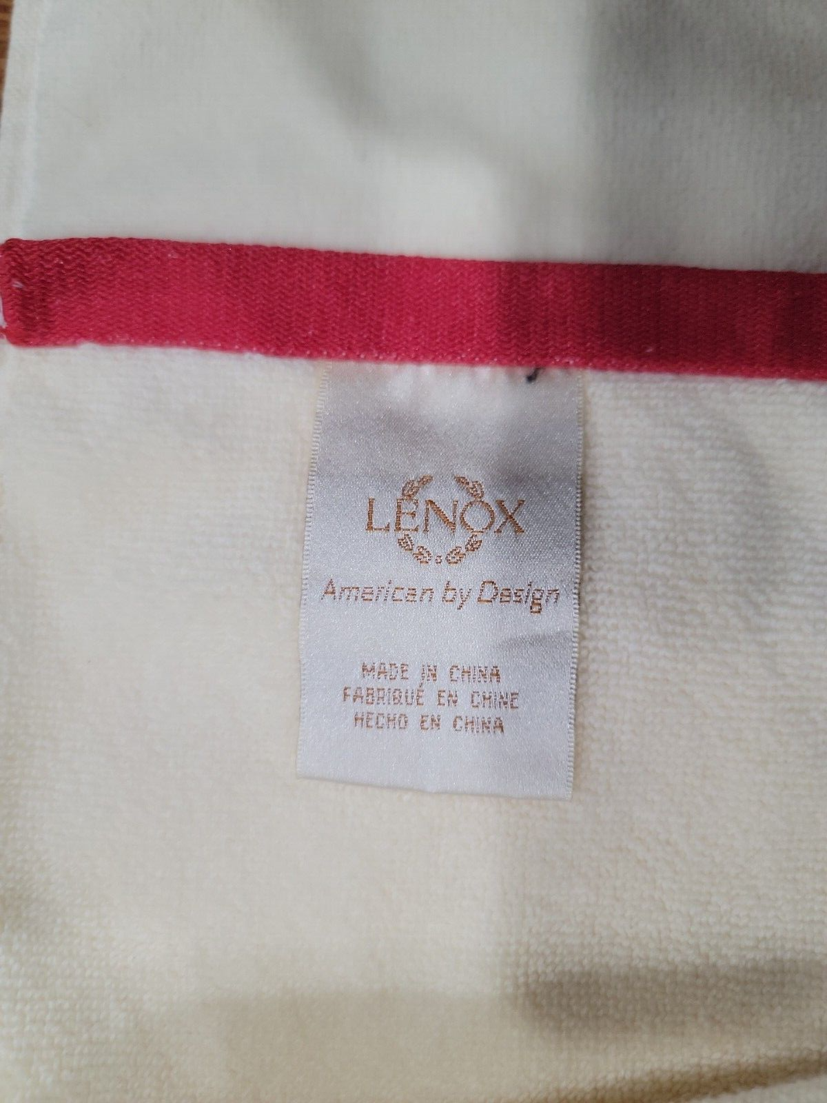 Lenox Holiday Cheer Fingertip Towels Cream Set of 2 Metallic Gold Script 11X17