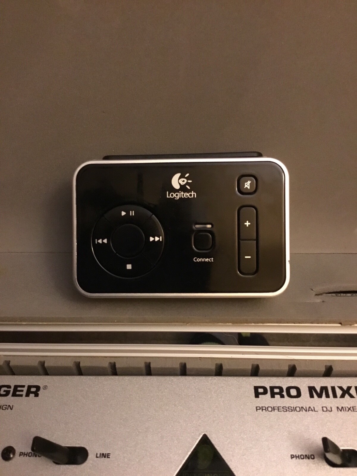 Behringer DX100 professional mixer