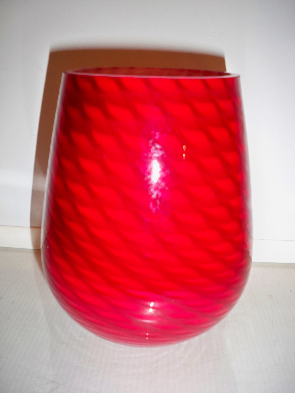 RED CASE GLASS LAMP GLOBE SHADE SWIRL PATTERN