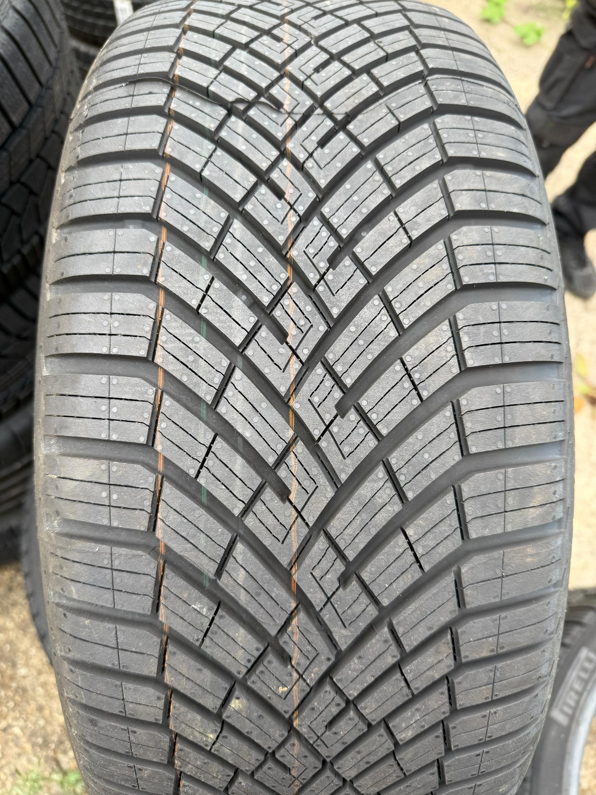 New 255 40 21 Continental, All Season XL EV 102T x1 Single Tyre (F1_tyres) YD130