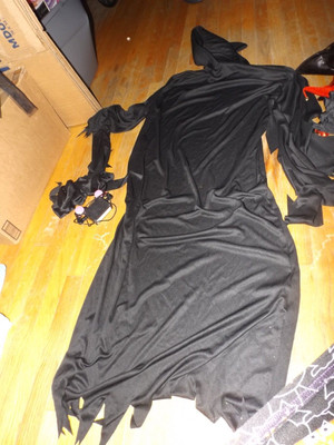 Fun World Phantom black hooded cape w/belt & glasses size Talle up to 220 lbs