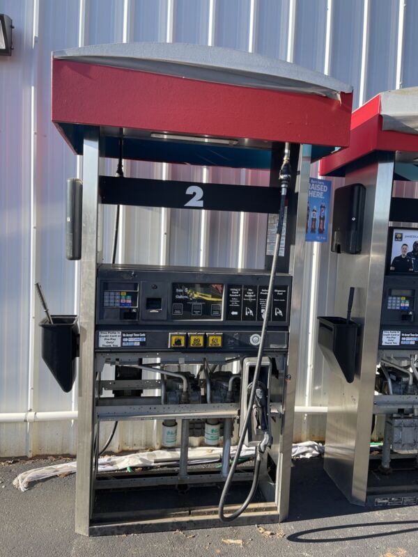 Wayne Vista fuel gas pumps