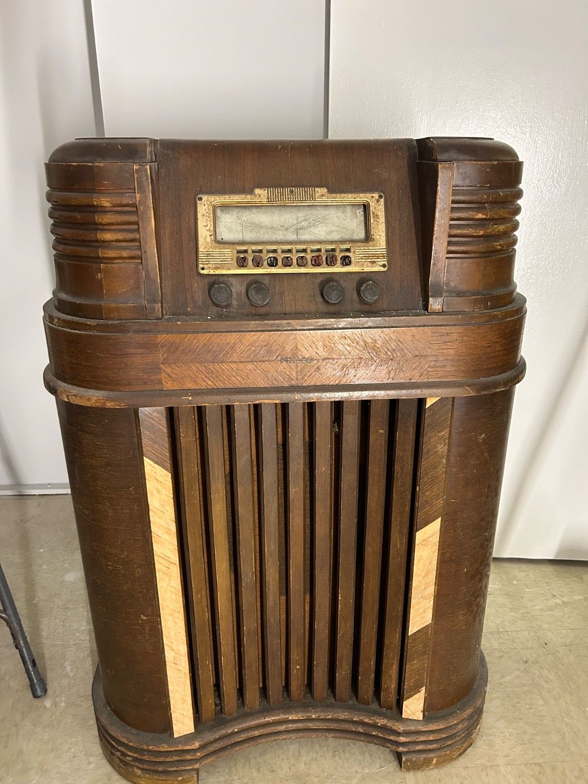 Vintage 1942 Philco Floor Model/console Radio W/Frequency