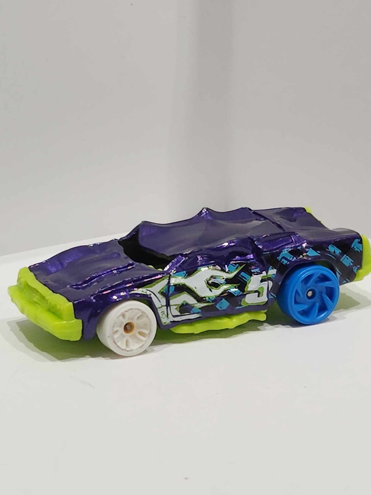 Ultra-Rare Hot Wheels Speed Bump Demo Destruction Purple HW