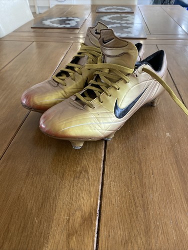 gold r9 boots