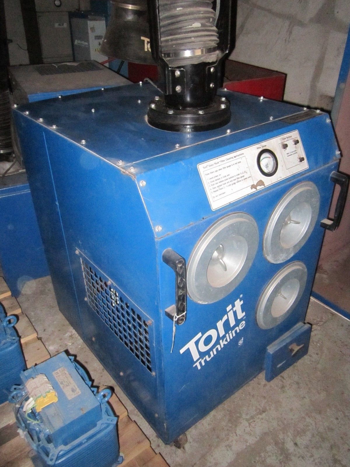 Torit Easy Trunk Portable Dust Collector 1.5 HP 115 Volt 750 CFM