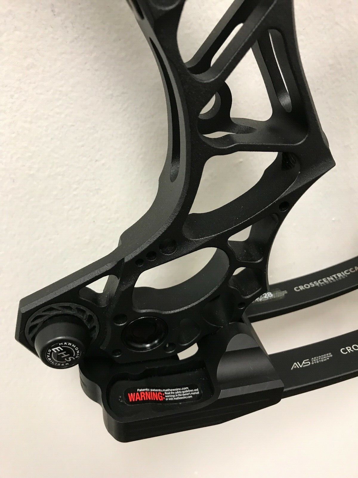 Mathews Triax Compound Bow RH 28/60 Black Archery