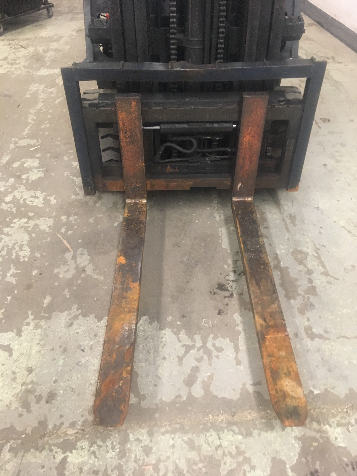 TOYOTA LP FORKLIFT 5FGC25, 4500 LB 3-stage 185