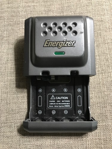 Genuine ENERGIZER Ni-MH 100-240V CHDC AAA AA Rechargeable Battery Charger