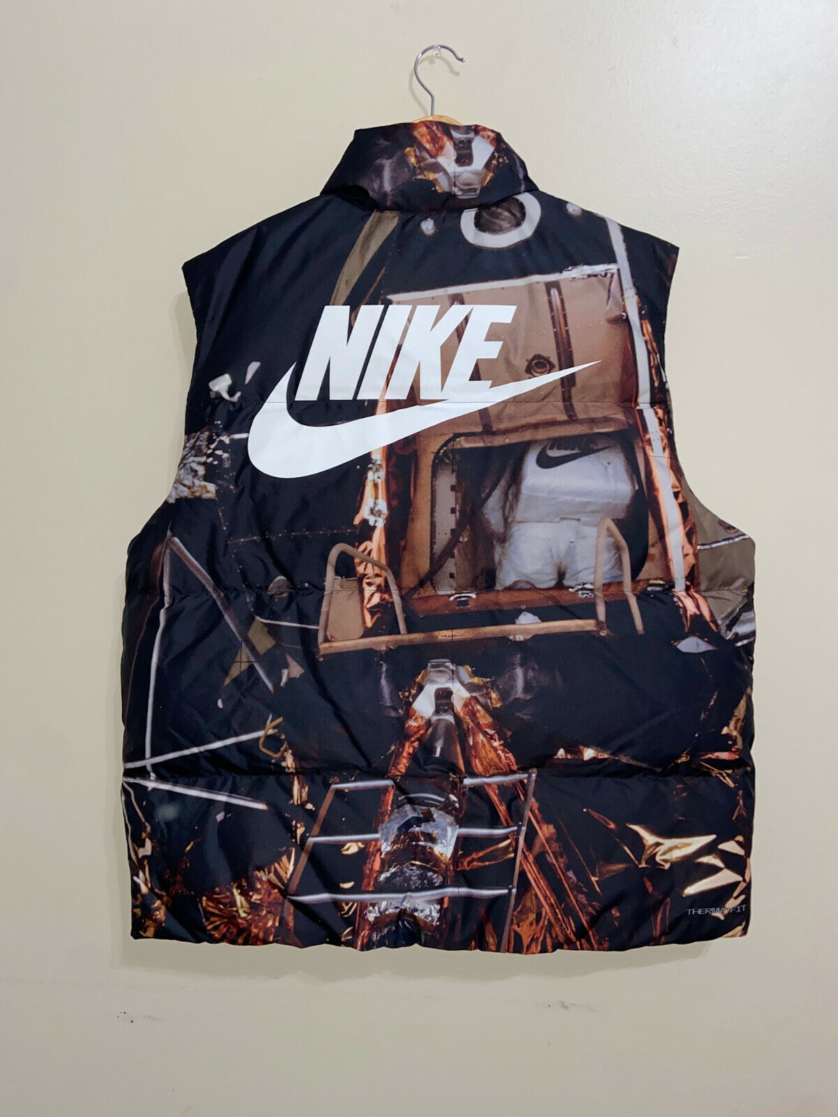 Nike Sportswear Therma-FIT Men's Zero Gravity Down Vest Nike Sportswear Therma-FIT Men's Zero Gravity Down Vest
