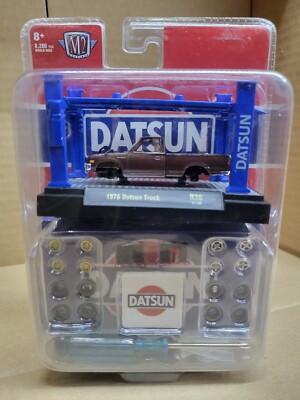 M2 Machines 1976 Datsun Truck -Die Cast Model Kit w/ Auto-Lift R-38 21-08 #37000