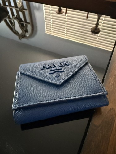小物 PRADA SMALL TRIFOLD WALLET Prada Wallets Womens Pink Saffiano Leather Small Trifold