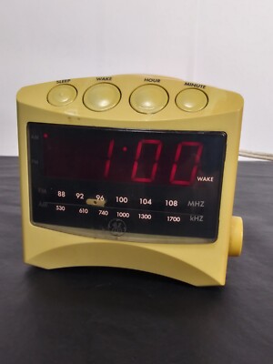 Vtg GE Cube Alarm Digital Clock AM/FM Radio 74806A Yellowed Block Square Box 