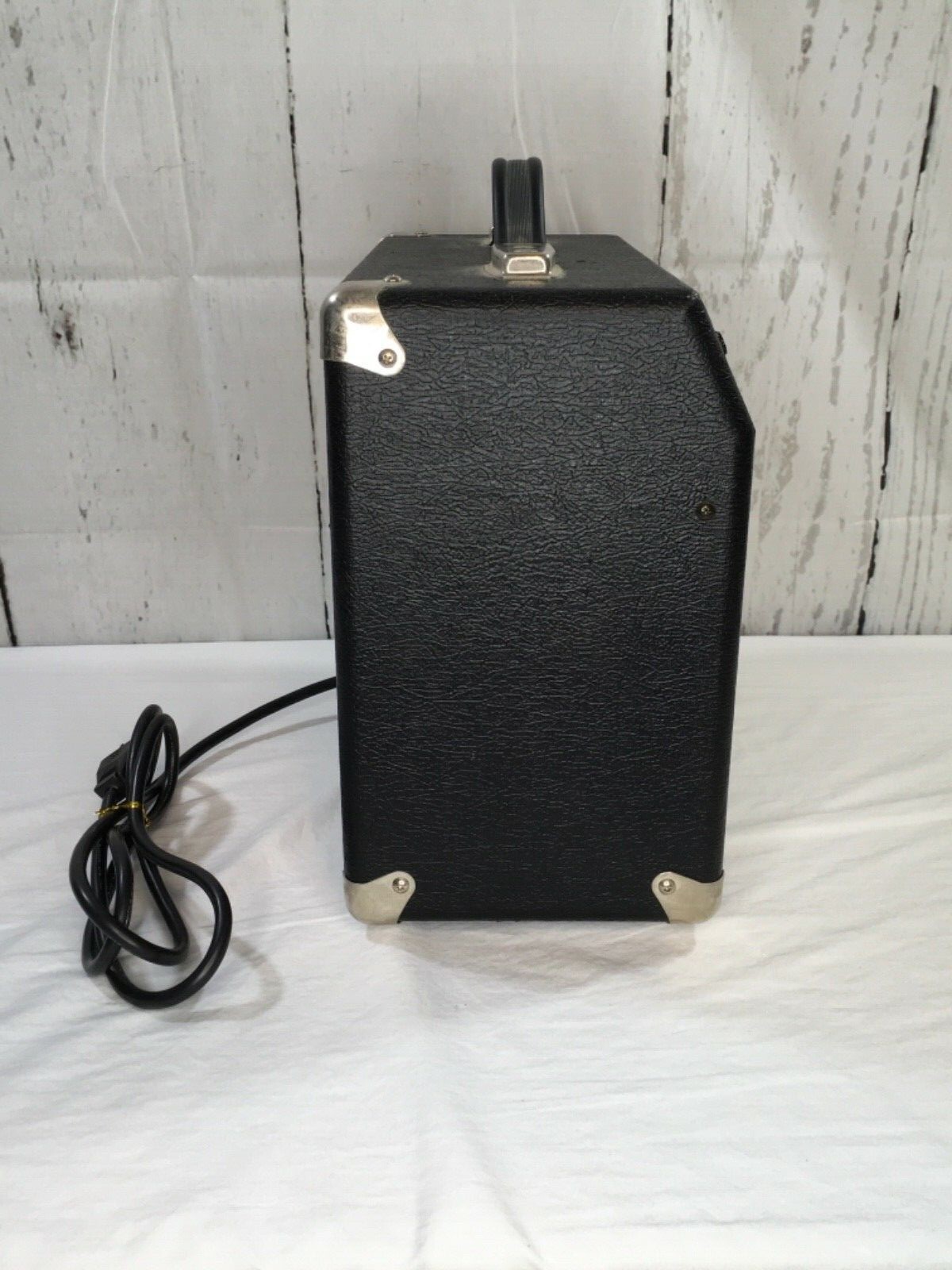 FENDER SQUIER CHAMP 15 GUITAR AMP PR-408 28W 120V 60HZ