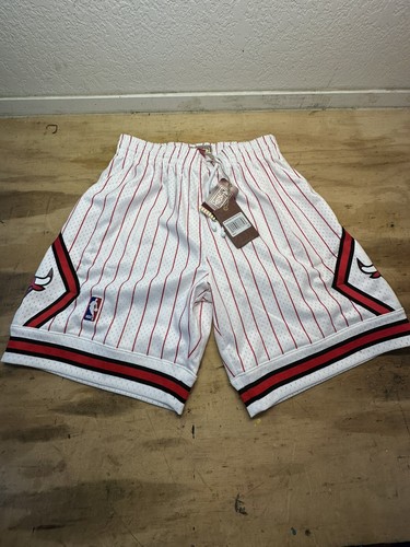 [最終値下げ]Mitchell & Ness Chicago Bulls 黒白 Amazon.com: Mitchell & Ness Chicago Bulls NBA Playoff Wins