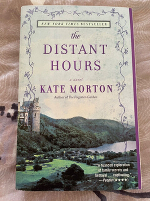 THE DISTANT HOURS BY KATE MORTON ISBN: 9781439152799