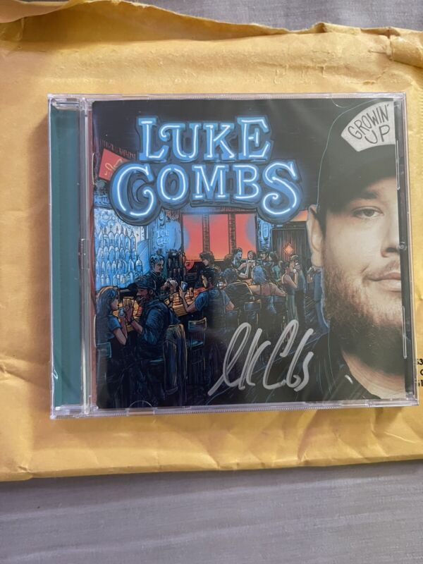 LUKE COMBS SIGNED AUTO CD GROWIN UP AUTOGRAPH IN HAND!