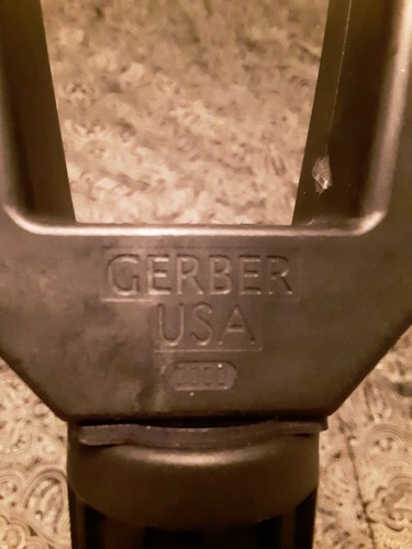 Gerber e tool with molle pouch