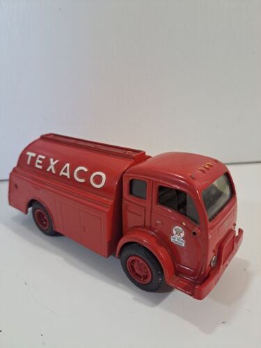 1:18 Ertl Ford F-100 '56 Custom Street Rod 272-CID