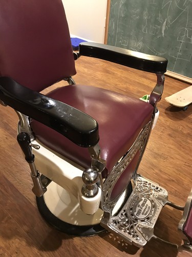 ANTIQUE VINTAGE THEO A KOCHS CHICAGO BARBER SHOP CHAIR PORCELAIN Fantastic Shape