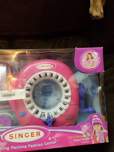 SINGER KNITTING MACHINE FASHION CENTER AGES 6+