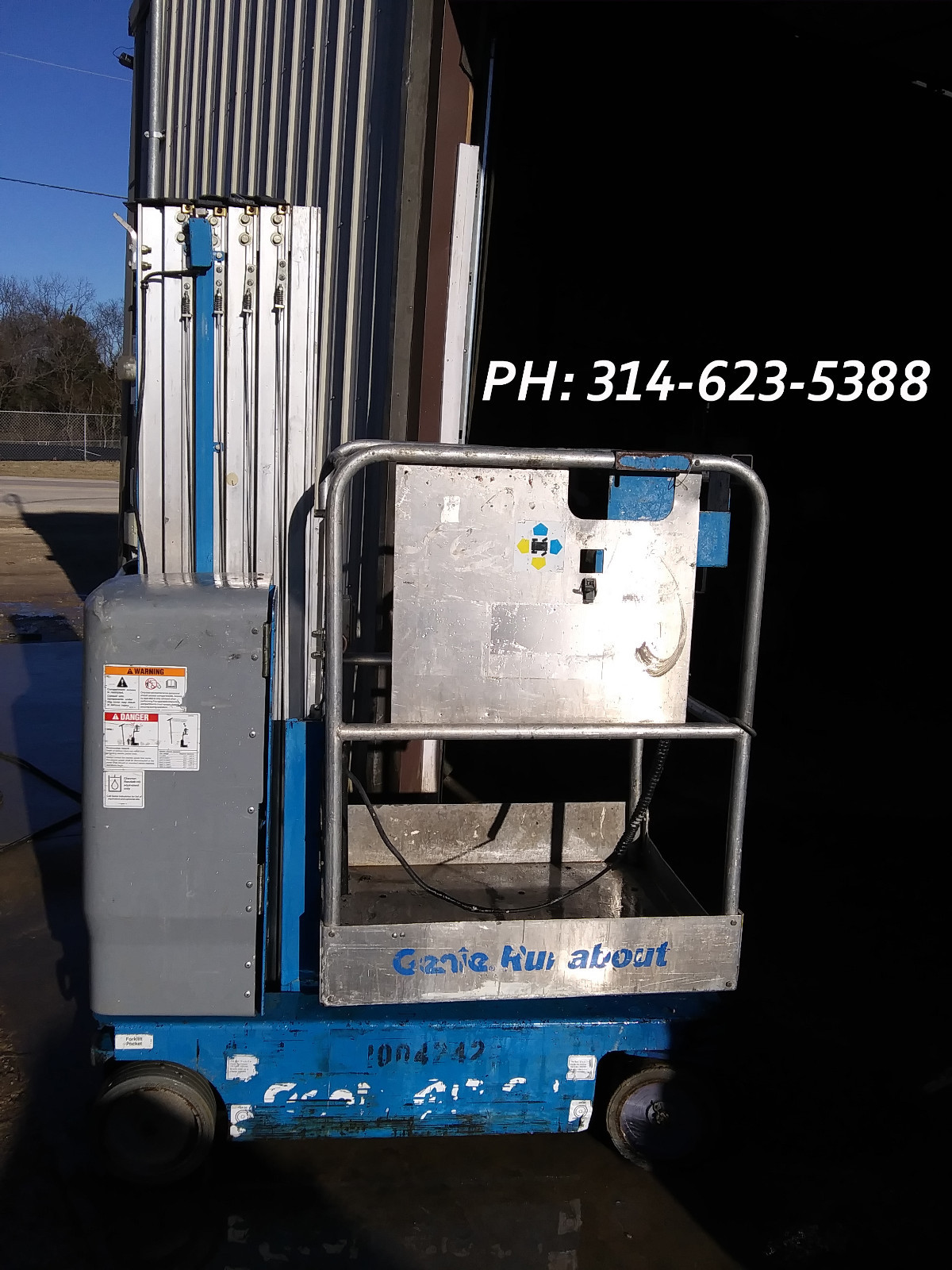 2010 Genie GR-20 Personnel Man Lift Boom Scissor Picker Aerial JLG GR20 Mask