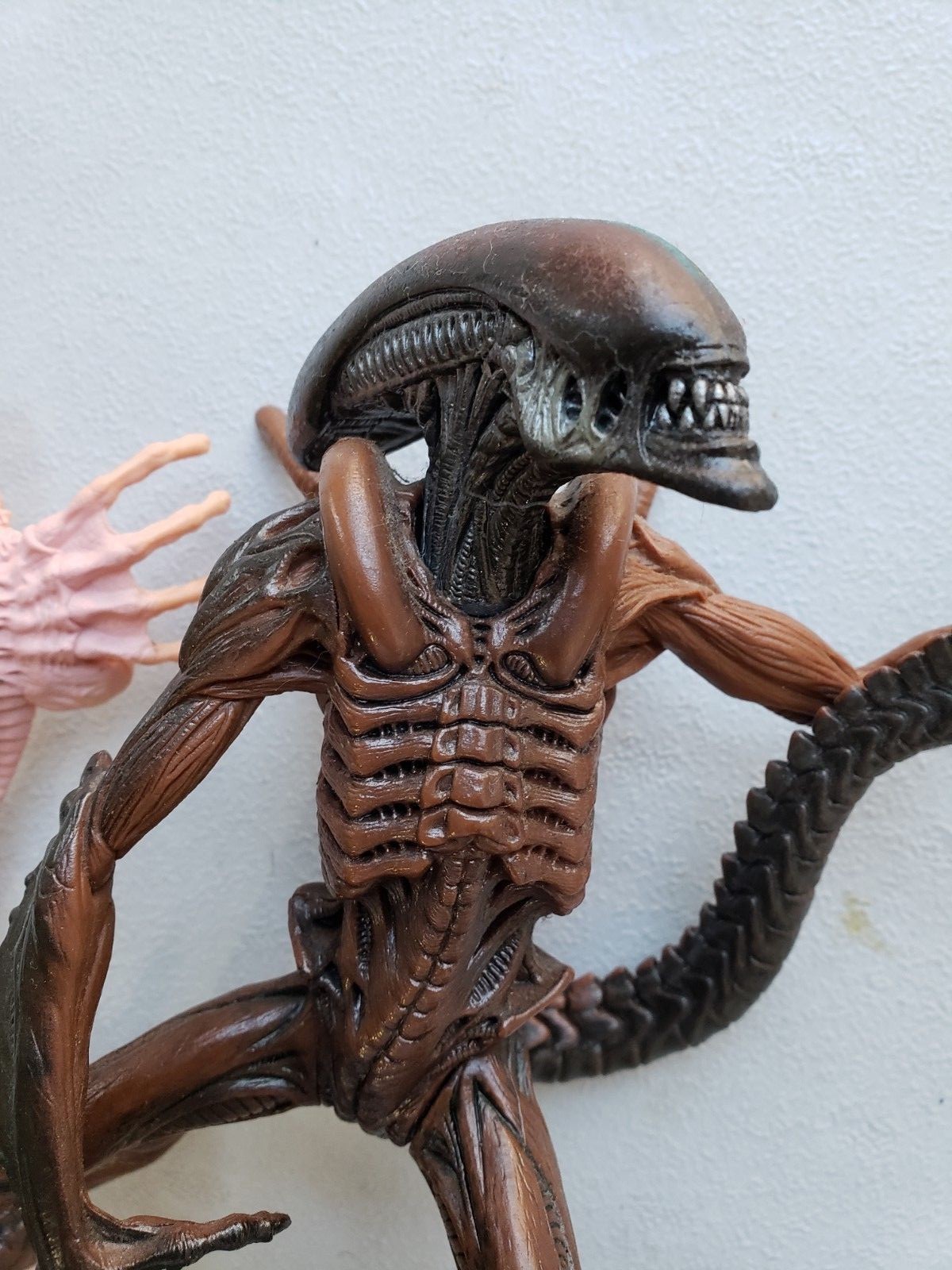 Hasbro Kenner Toys Warrior Alien Figure Alien Resurrection Signature Series neca
