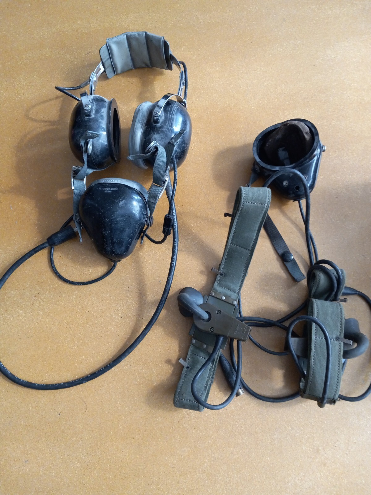 AVIATION - Vintage Astrocom Military / Aviation Headset and