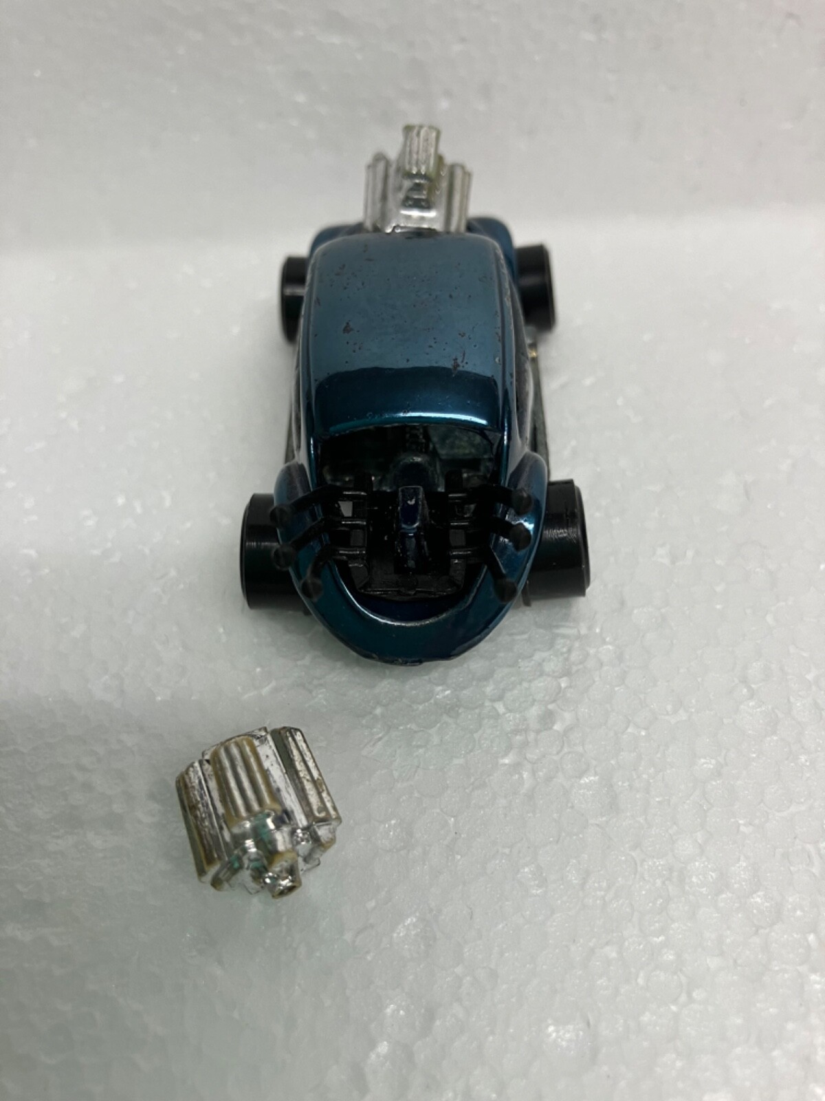 Vintage Topper Johnny Lightning Bug Bomb metallic Blue (sharp color)