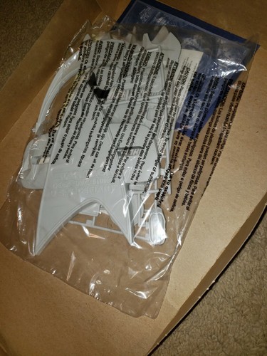 Star Trek Deep Space Nine U.S.S. Defiant AMT  Model Kit 8255 open as is space