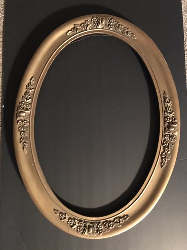 ANTIQUE VINTAGE WOOD Large OVAL Wall FRAME CONVEX Bubble GLASS PICTURE PORTRAIT